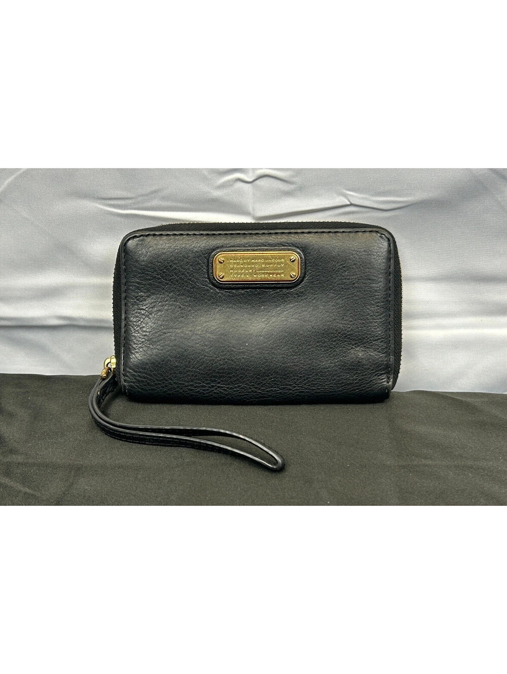 Marc Jacobs Standard Supply Black Leather Wristlet Wallet Zip Around Clutch